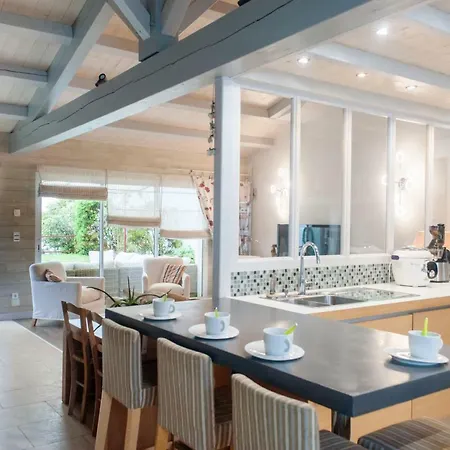 Holiday home Maison Des Algues